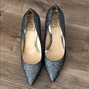 Beautiful sparkly pumps